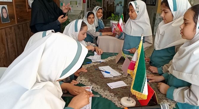 دانش‌آموزان دبستان لطیفه با حضور در انتخابات، گام دیگری در مسئولیت پذیری برداشتند