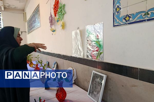 جلوه‌ای از خلاقیت دانش‌آموزی؛ نمایشگاه فرهنگی و هنری دبیرستان عترت برپا شد