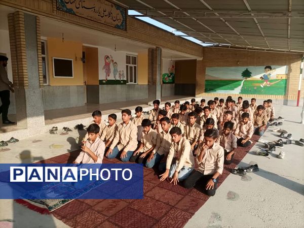 برگزاری نماز جماعت ظهر و عصر در مدرسه شهید حججی سیریک 