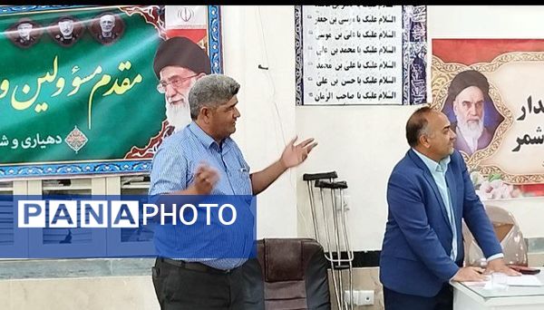 جلسه دهگردشی فرماندار کاشمر در روستای رزق آباد