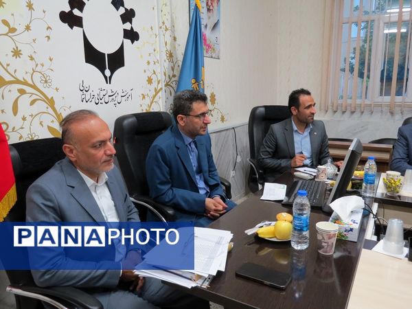نشست معاون پیشگیری و تشخیص توانبخشی سازمان آموزش پرورش استثنایی کشور با مدیران مرکز  استان