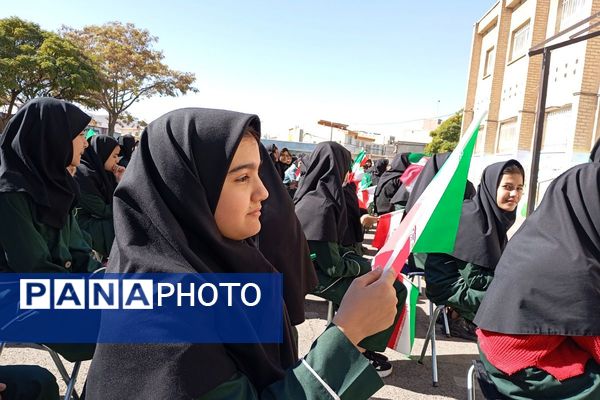 اجرای طرح نمادینِ افتتاحیه انجمن وزرشی در دبیرستان حضرت معصومه (س) شهرستان فیروزکوه
