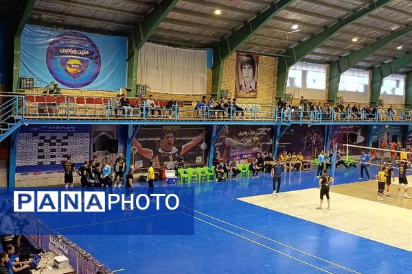 جدال حساس هفته دوم لیگ برتر با برتری قاطع میهمان پایان یافت