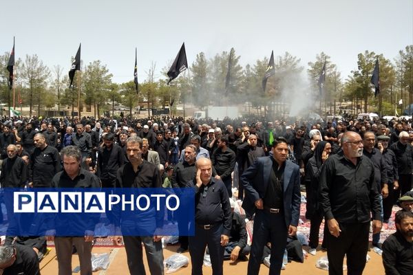 اقامه نماز ظهر عاشورا در بیرجند