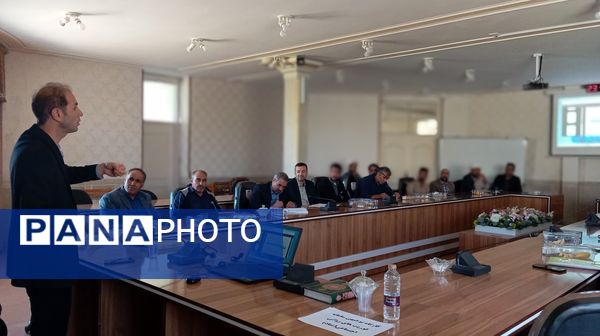 نشست توانمندسازی مدیران و مشاوران مدارس بن با محوریت پیشگیری از آسیبهای اجتماعی