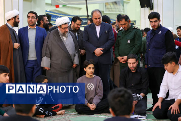 هم‌نشینی معنویت و تعلیم در مسجد