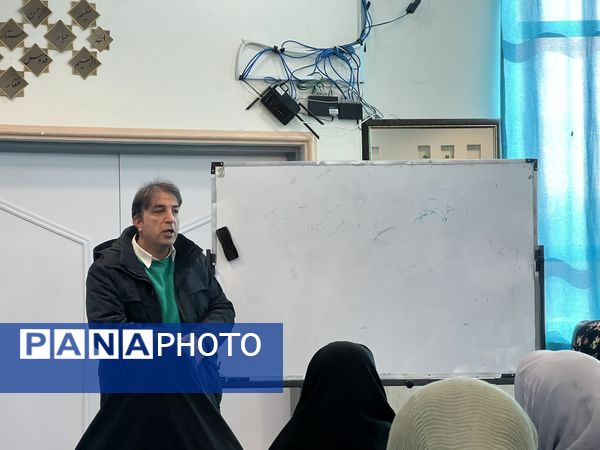 دومین جلسه آموزش خانواده دبیرستان شهید تیمسار فلاحی ناحیه یک کرج 