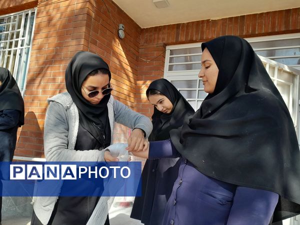 آموزش اطفای حریق و ایمنی به دانش آموزان دبیرستان مادرمهربان خلیل آباد