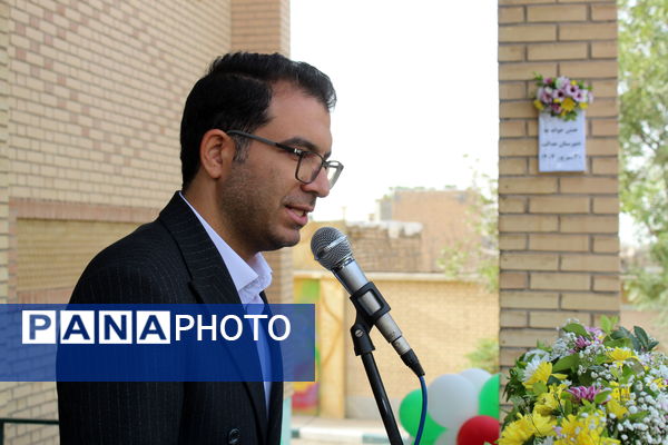 آغاز هفته دفاع مقدس و جشن ورود دانش‌آموزان پایه هفتم در دبیرستان عدالت جوادآباد