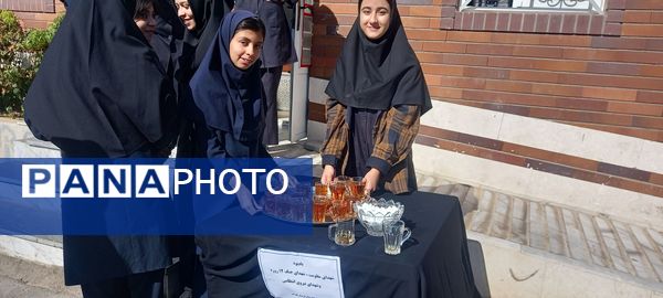  ایستگاه صلواتی به یاد شهدای نیروی انتظامی در دبیرستان فرهنگ