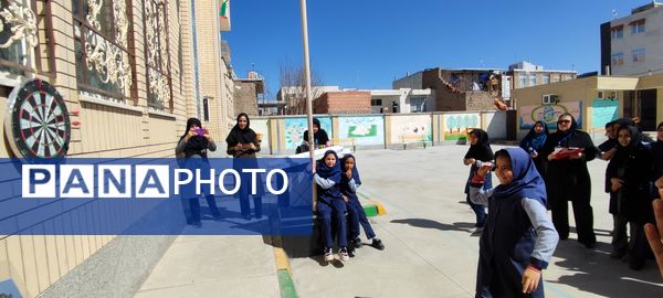 مسابقات استعداد یابی دارت در دبستان دخترانه آزادی شیروان