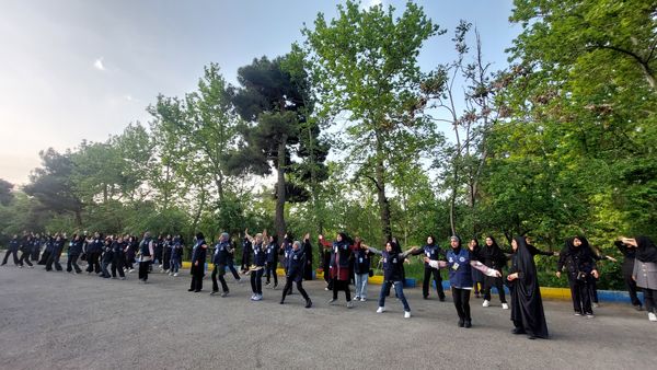 ورزش صبحگاهی دانش آموز خبرنگاران در اردوی مسئله محور