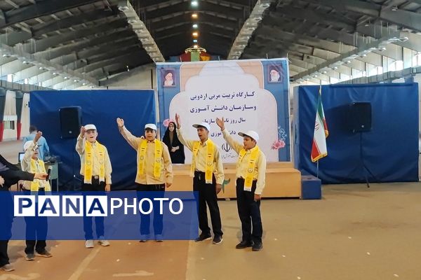 مراسم تجلیل از مربیان سازمان دانش آموزی ملارد 