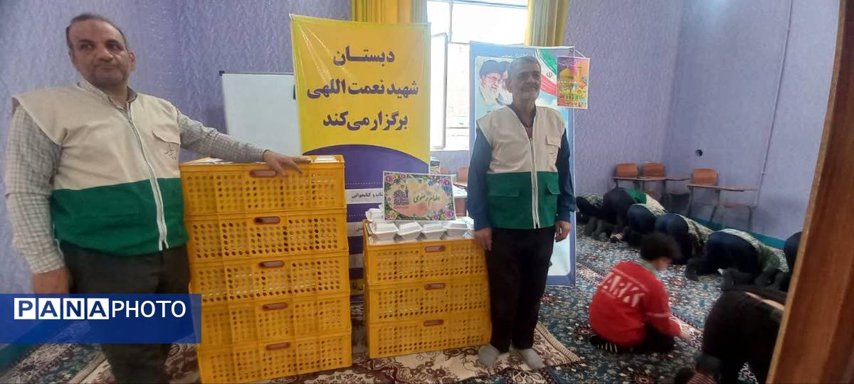 دانش‌آموزان دبستان شهید نعمت‌اللهی مهمان سفره رضوی شدند