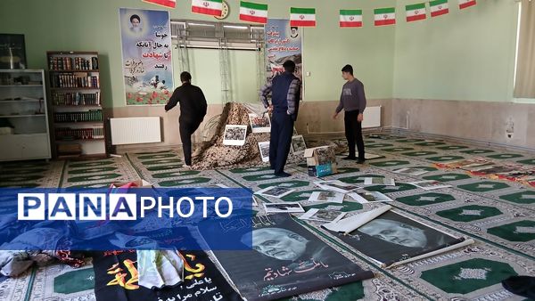 مراحل آماده‌سازی مراسم گرامیداشت شهید رمضانعلی چوبداری در دبیرستان نمونه دولتی معلم ساوجبلاغ 