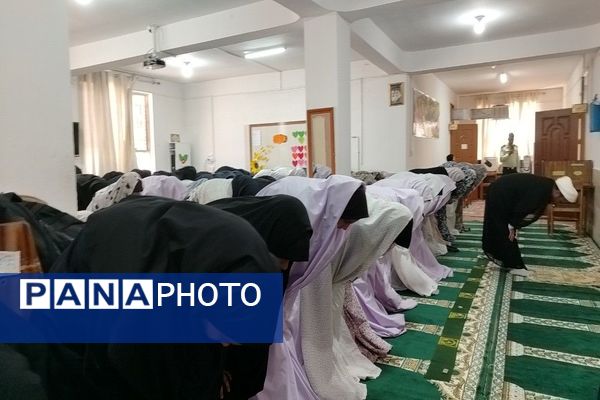 اقامه نماز جماعت ظهر و عصردر دبیرستان شهید مجید دهنوی 