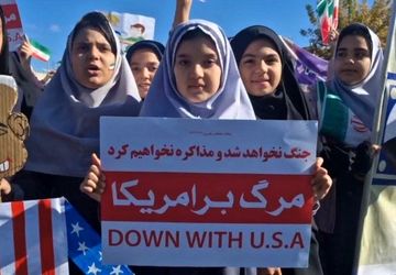 تجلی استکبار ستیزی دانش‌آموزانشهرستان قوچان در راهپیمایی ۱۳ آبان