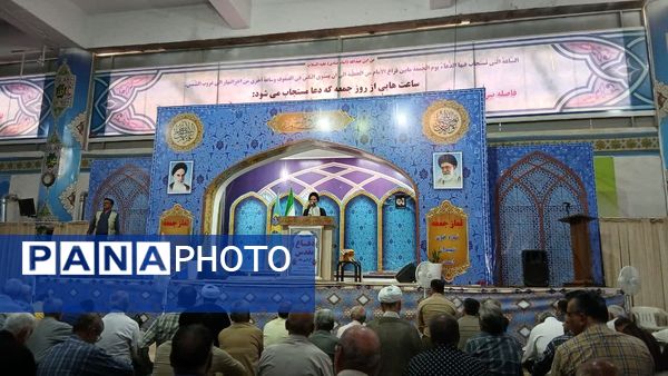 سخنرانی معاون مدیرکل و مدیر آموزش و پرورش کاشان در نماز جمعه و برگزاری میز خدمت در مصلی