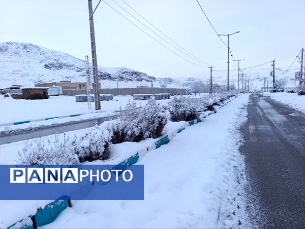 بارش برف، زنگ شادی را در مدرسه عشایری ابن مظاهر به صدا در آورد