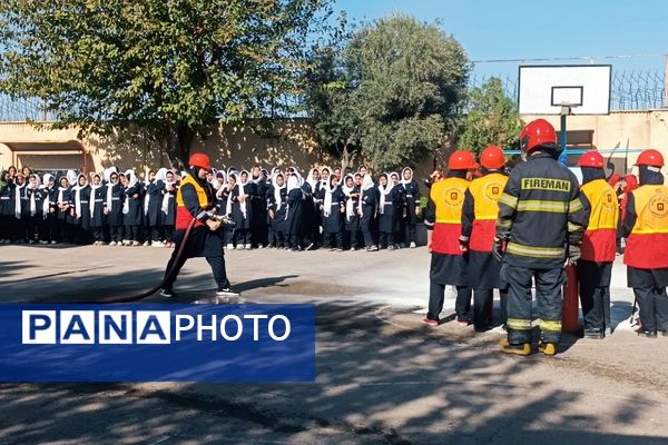 مانور پدافند غیرعامل در دبیرستان  سوده شهرستان ورامین 