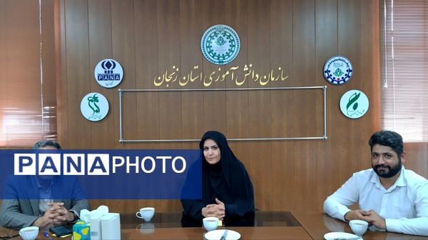 مدیر آموزش و پرورش ناحیه 2 زنجان با حضور در سازمان دانش‌آموزی روز خبرنگار را گرامی داشت