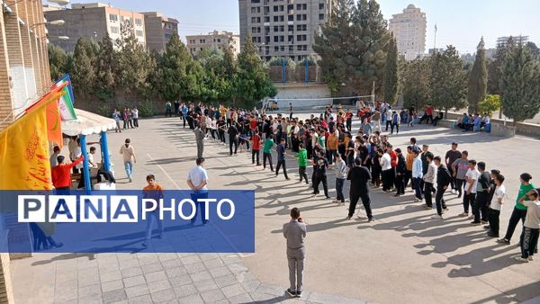 برگزاری مسابقات ورزشی دبیرستان معلم ساوجبلاغ در هفته تربیت‌بدنی