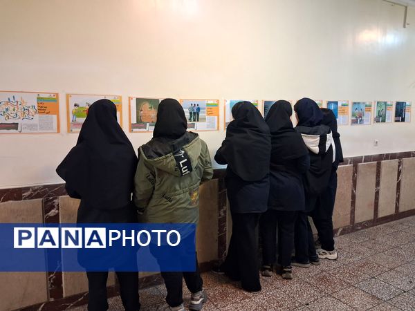 نمایشگاه سیار مدرسه‌ای با عنوان پیشگیری از اعتیاد 