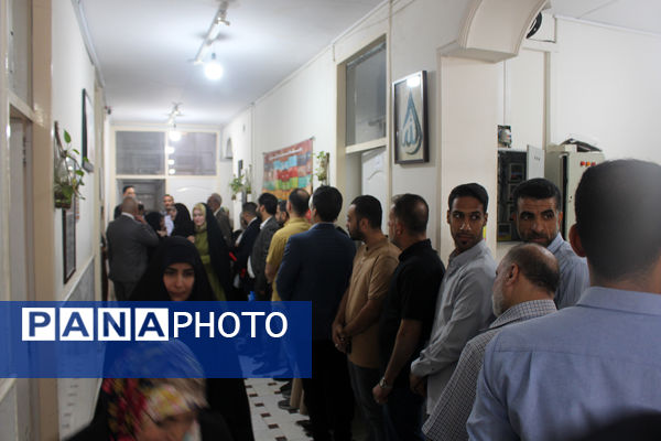 بازدید وزیر آموزش و پرورش عراق از یک مدرسه در قم