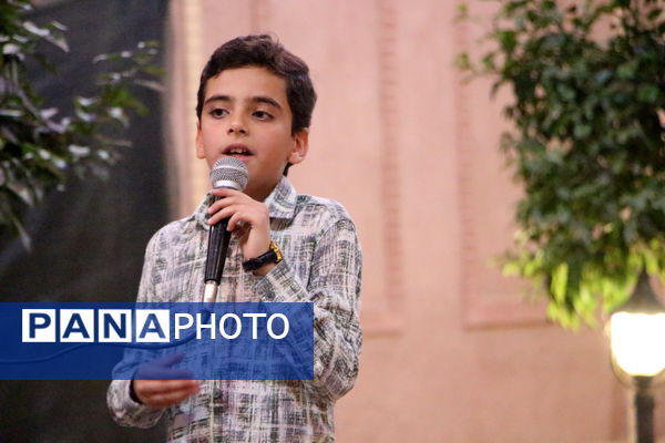 محفل شعر در سازمان دانش‌آموزی یزد 