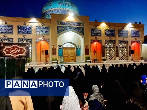 برپایی نماز جماعت در آرامگاه شهید مدرس 
