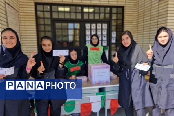 انتخابات شورای دانش‌آموزی در شهرستان رباط‌کریم