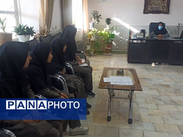  جلسه اول شورای دانش آموزی دبیرستان نمونه اندیشه 