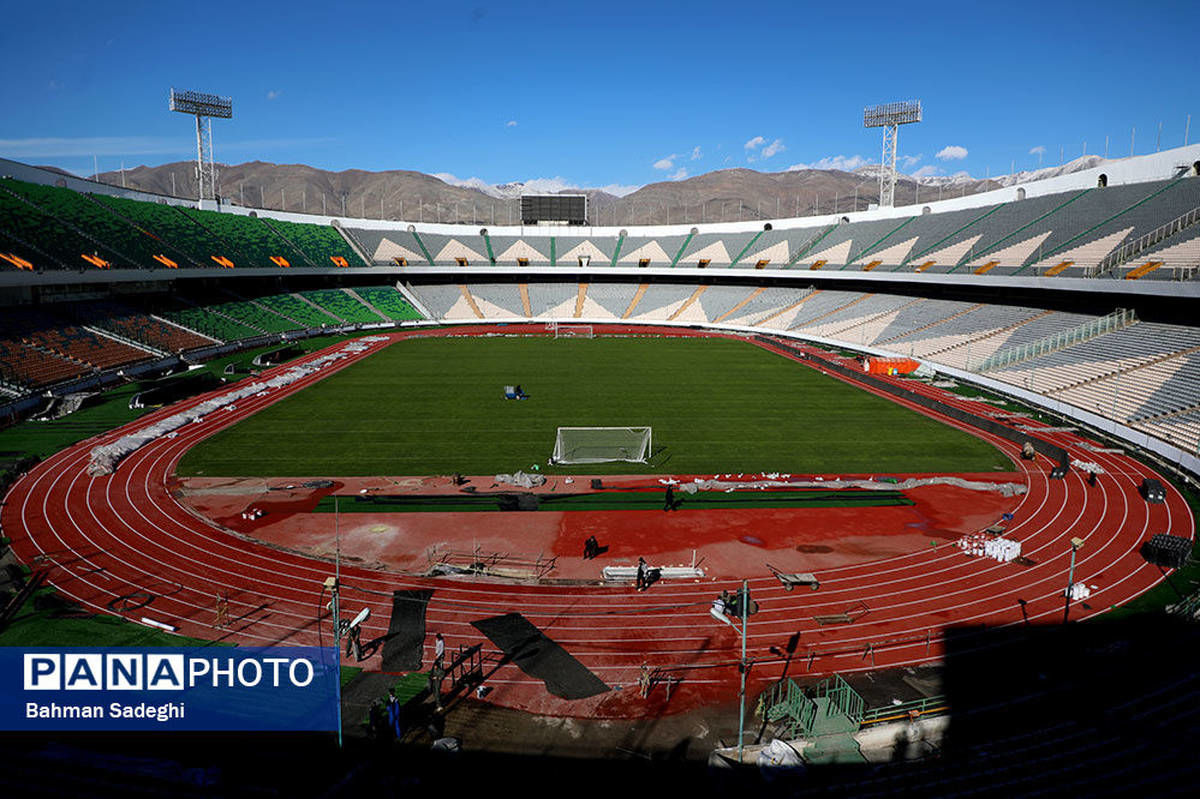 آغاز عملیات نصب سکوهای بتنی ضلع شمالی ورزشگاه آزادی