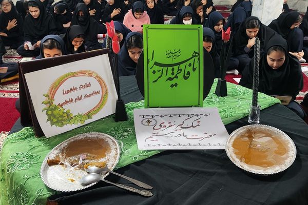 نمک‌گیر سفره مادر هستیم