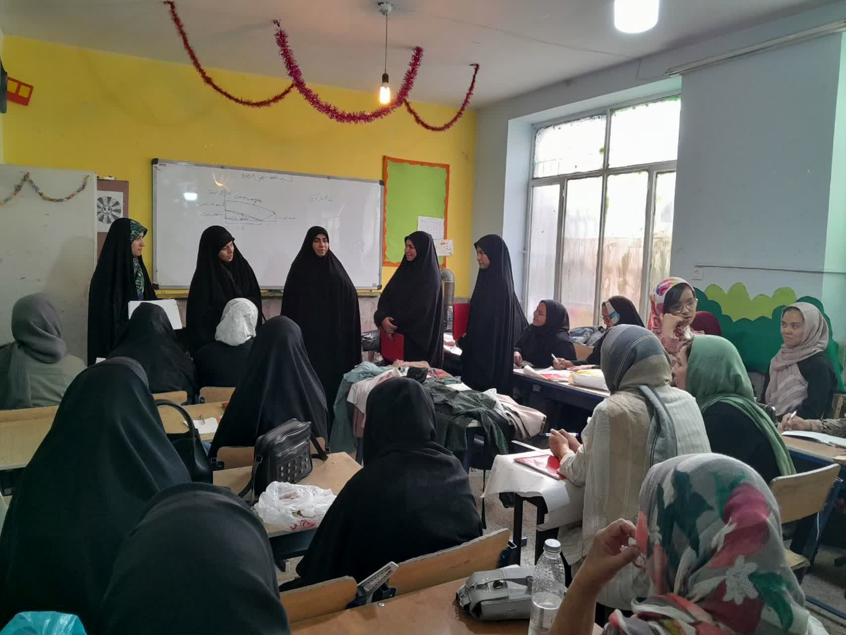 بازدید از فعالیت‌های مرکز یادگیری دولتی نرجس ناحیه یک مشهد