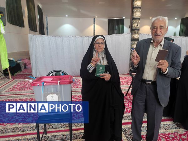 حضور پرشور مردم ولایتمدار شهرستان خلیل‌آباد در شعب اخذ رای 