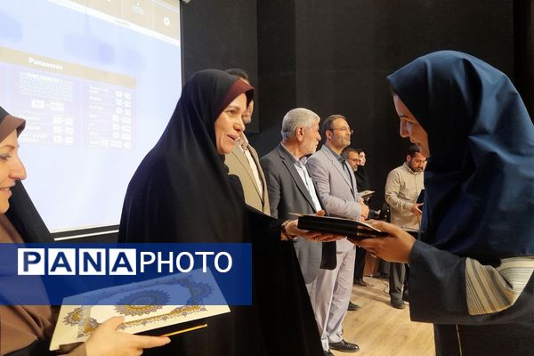 برزگرای جشنواره طلایه داران  به منظور  قدردانی از تلاش‌ها و دستاوردهای دانش‌آموزان و مدیران مدارس ملارد 