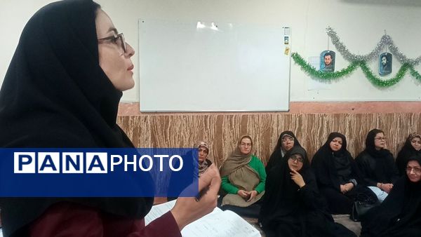 جلسه اولیا و مربیان در دبیرستان گلشن آزادی