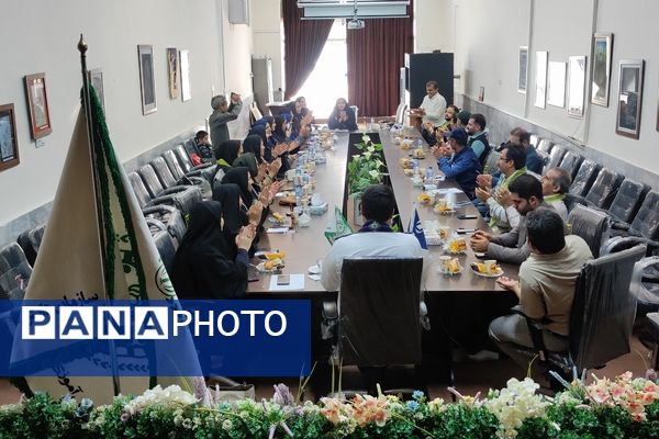 جلسه تقدیر از عوامل اجرایی همایش بزرگ یاوران مقاومت در کانون باهنر بجنورد