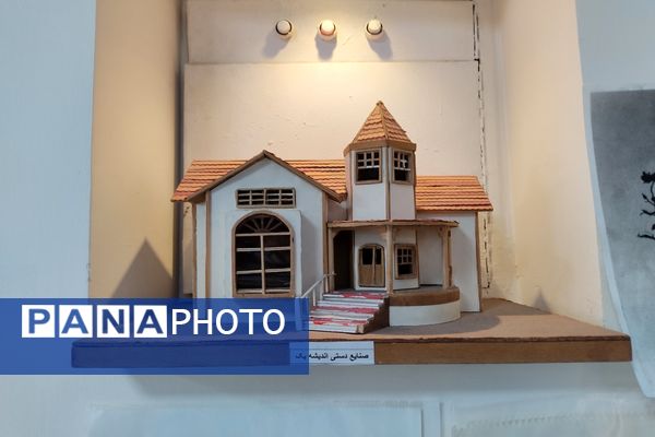 نمایشگاه صنایع و هنرهای دستی، تجسمی دانش‌آموزان در مدرسه دخترانه اندیشه یک اردبیل