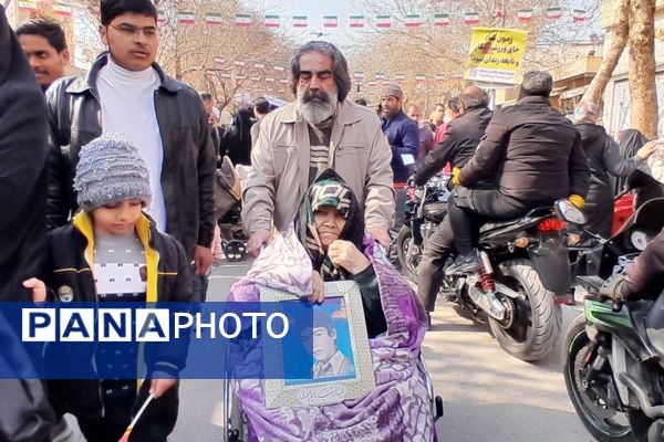 حضور پرشور مردم اصفهانی در راهپیمایی ۲۲بهمن 