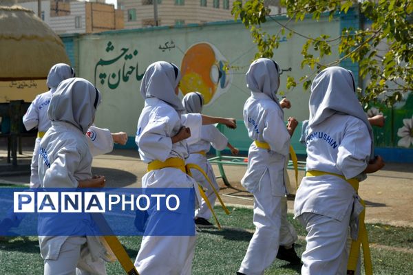 برگزاری المپیاد ورزشی درون مدرسه‌ای در بهارستان‌دو