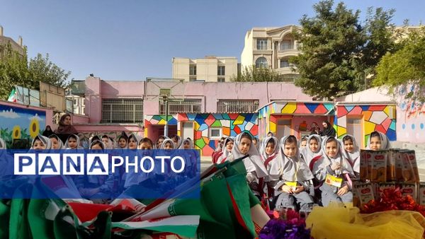 جشن شکوفه‌ها در مدرسه پیک انقلاب ناحیه 2 کرج
