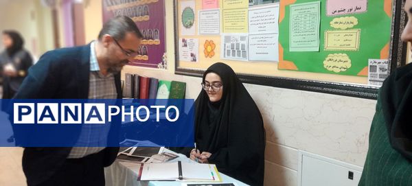 مراسم هفته کتاب و کتابخوانی در دبیرستان فرزانگان استعداد درخشان شهرستان ملارد