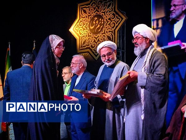 آیین اختتامیه ترنم وحی با تجلیل از برترین های قرآنی