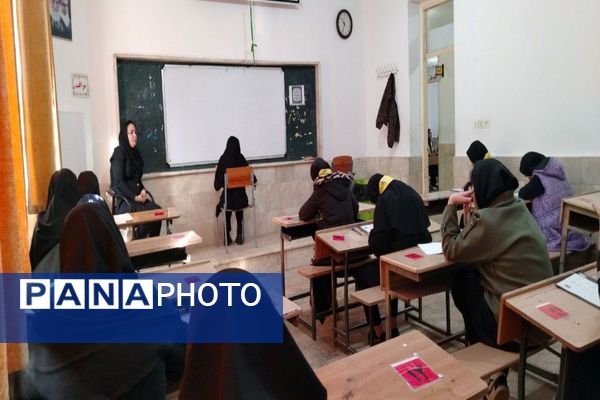  امتحانات ترم اول در دبیرستان دهنوی