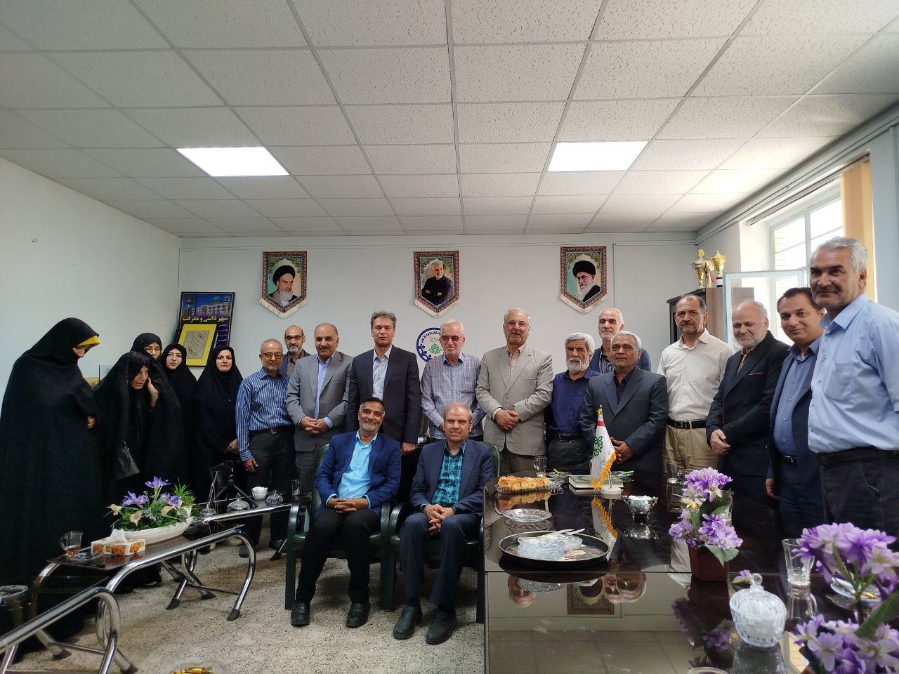 نشست هم‌اندیشی پیشکسوتان امورتربیتی با معاون پرورشی  و تربیت بدنی کاشمر