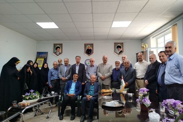 نشست هم‌اندیشی پیشکسوتان امورتربیتی با معاون پرورشی  و تربیت بدنی کاشمر