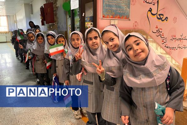 جشن شکوفه‌ها در مدارس بهارستان‌دو؛ آغاز سفری تازه برای کلاس اولی‌ها