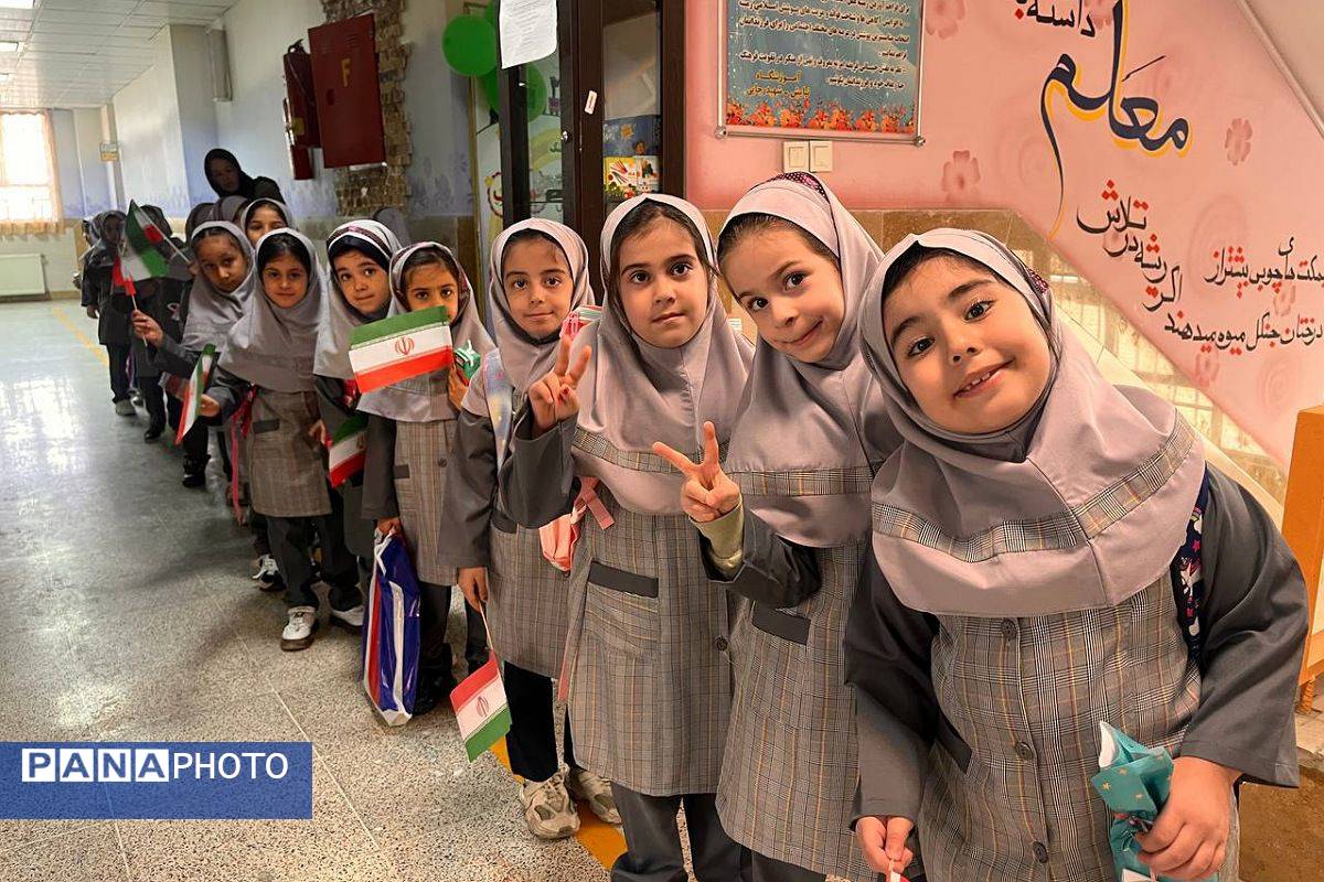 جشن شکوفه‌ها در مدارس بهارستان‌دو؛ آغاز سفری تازه برای کلاس اولی‌ها
